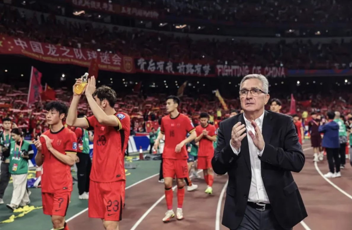 读书工作搞事业无疑是更好的选择，什么足球必须得往后稍稍！